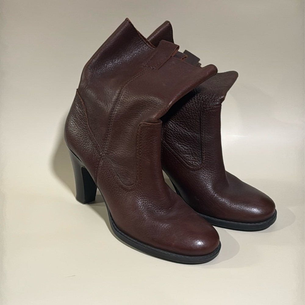 Leather brown boots